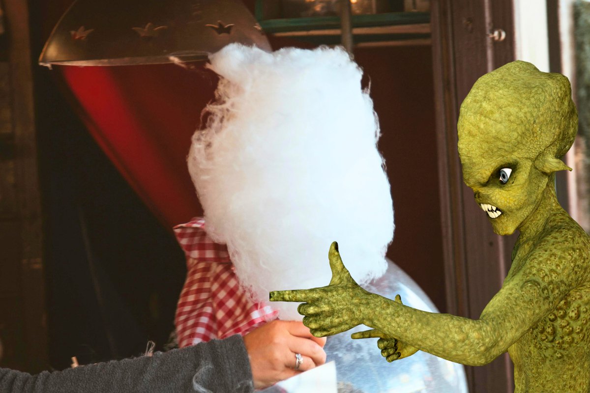 Das grüne Wesen greift nach einer Zuckerwatte
